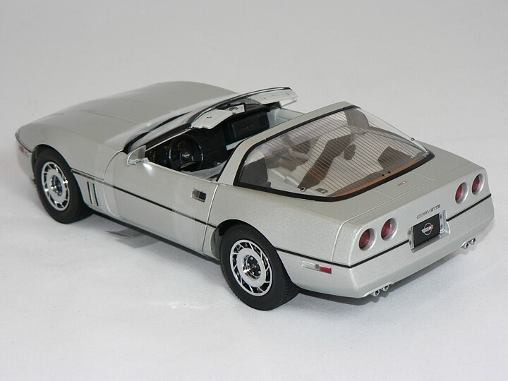 Chevrolet Corvette C4 -1984   1:18 Greenlight