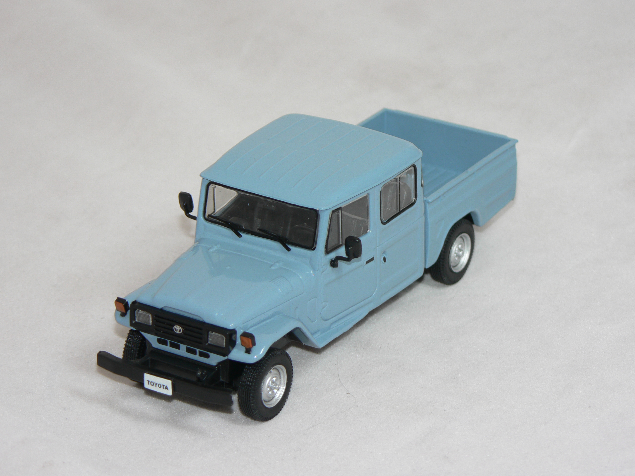 Toyota Land Cruiser Bandeirante -1976 (1 of 1000pcs)  1:43  Whitebox