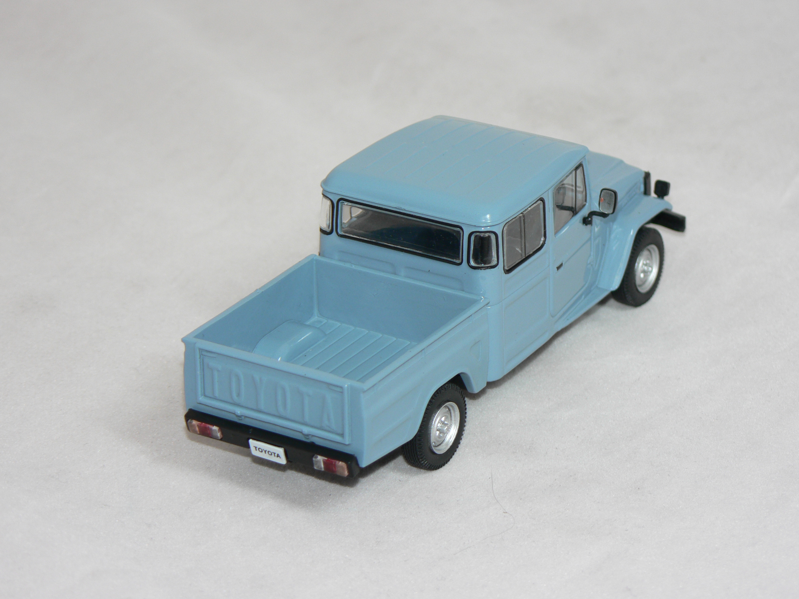Toyota Land Cruiser Bandeirante -1976 (1 of 1000pcs)  1:43  Whitebox - 2