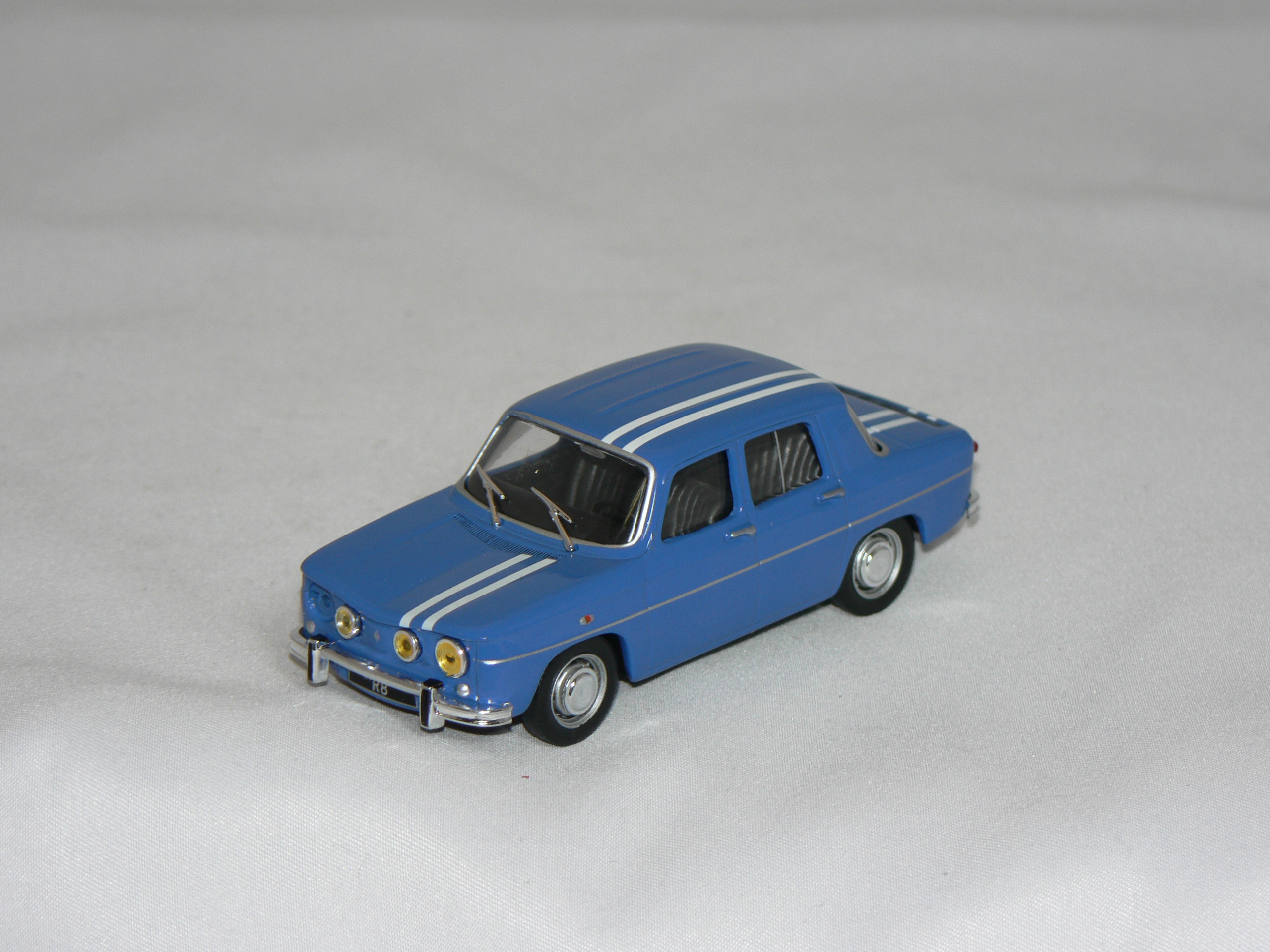 Renault 8 Gordini 1300 -1966 Blå/Vit Strips   1:43  Atlas