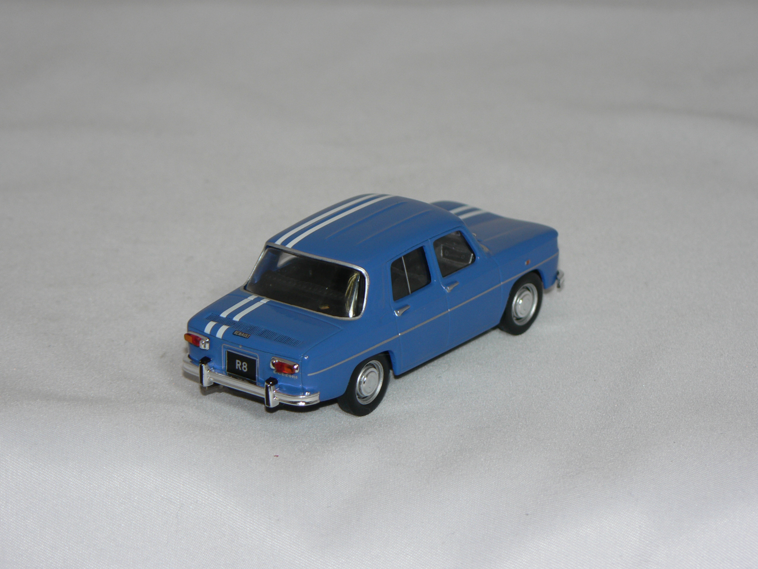 Renault 8 Gordini 1300 -1966 Blå/Vit Strips   1:43  Atlas - 2
