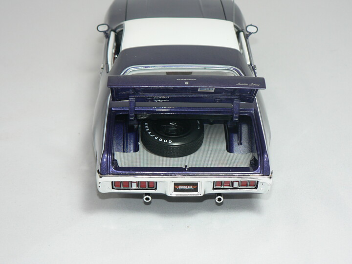Plymouth Satellite Serbring Plus -1971 (LIMITED EDITION 1002PCS)  1:18  Ertl/Auto World