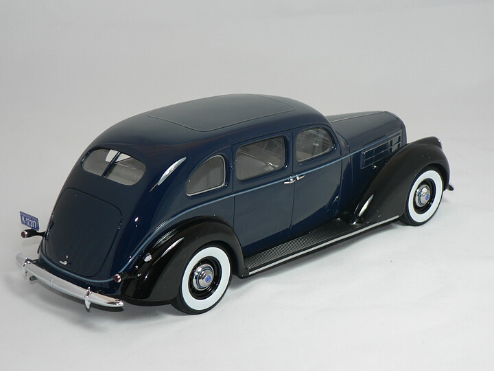 Lincoln V-12 Model K Limousine -1937 Mörkblå (INGET ÖPPNINGSBART) LIMITED EDITION 504pcs   1:18   Bos Models