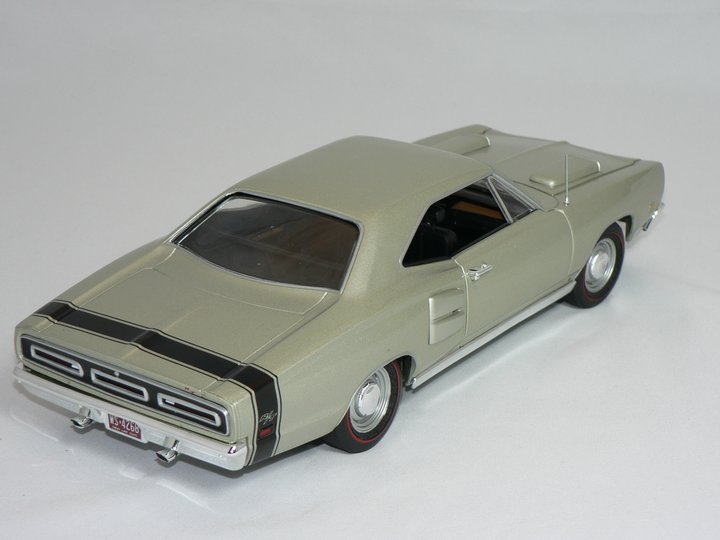 Dodge Coronet R/T -1969 (LIMITED EDITION 1002PCS)  1:18  Ertl/Auto World