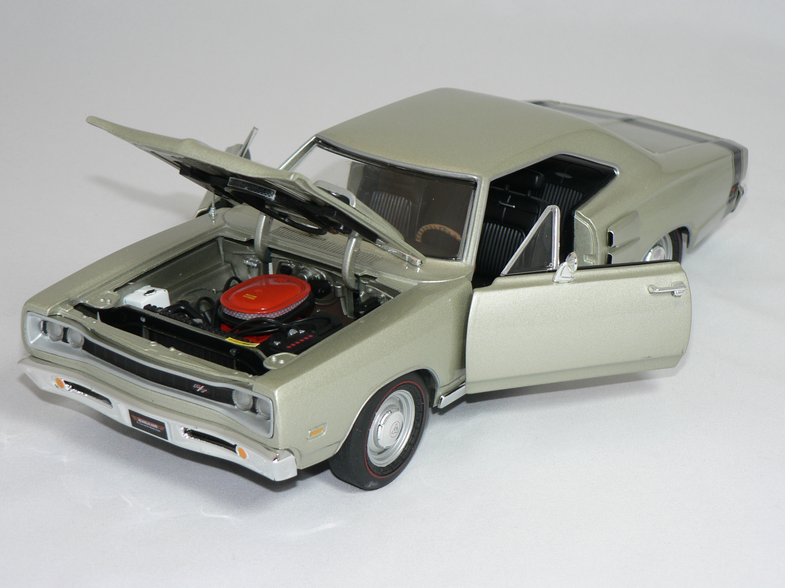 Dodge Coronet R/T -1969 (LIMITED EDITION 1002PCS)  1:18  Ertl/Auto World - 5