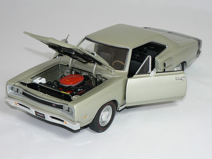 Dodge Coronet R/T -1969 (LIMITED EDITION 1002PCS)  1:18  Ertl/Auto World