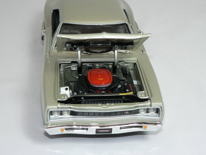 Dodge Coronet R/T -1969 (LIMITED EDITION 1002PCS)  1:18  Ertl/Auto World