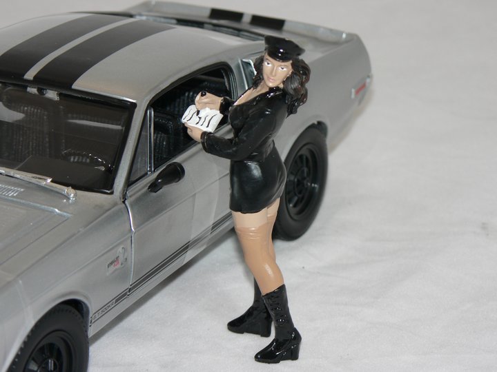 Figur 1:18  (Custume Babe Brooke) Bil Ingår Ej  American Diorama