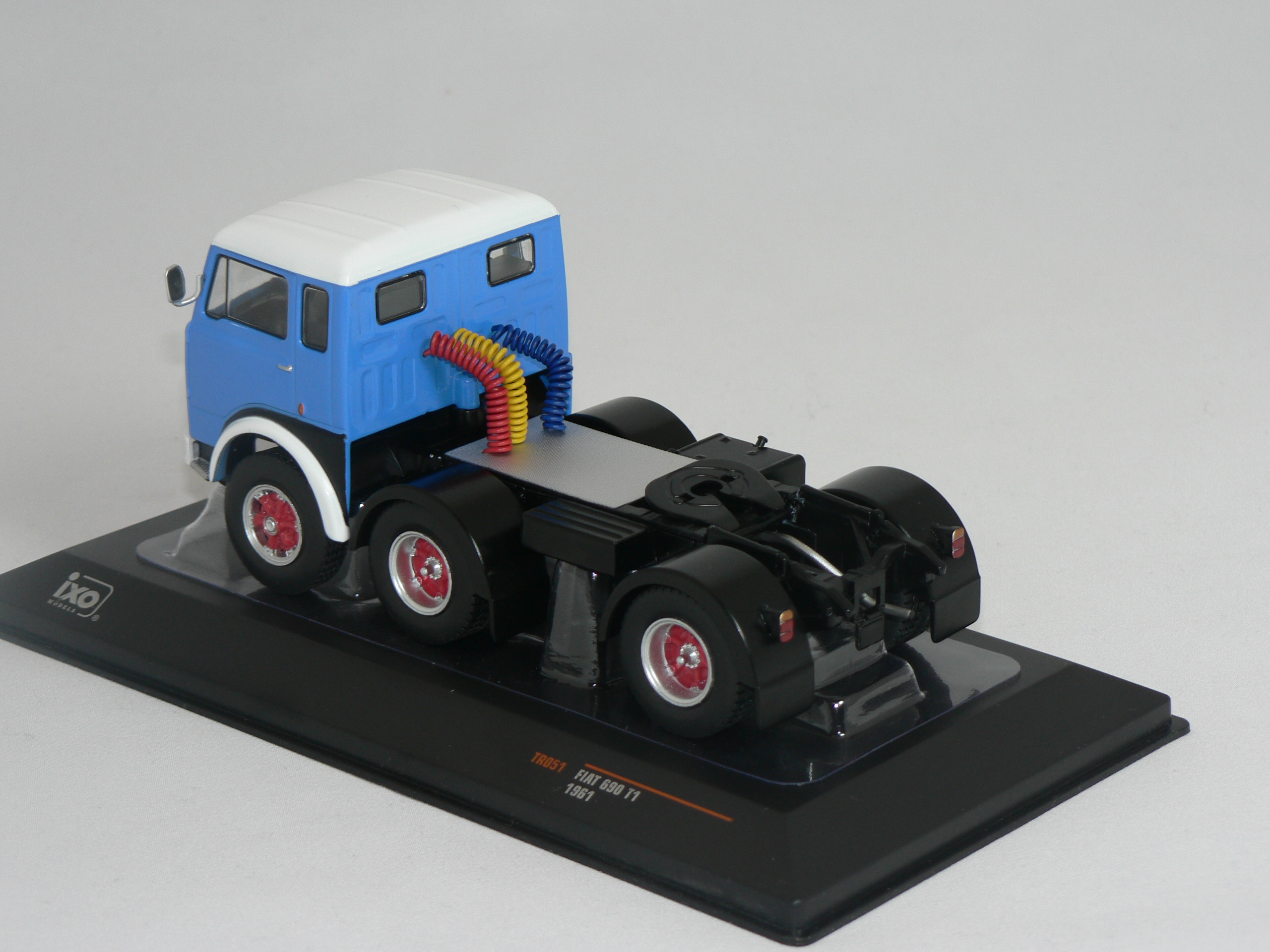 Fiat 609 T1   !961  IXO 1:43 - 2