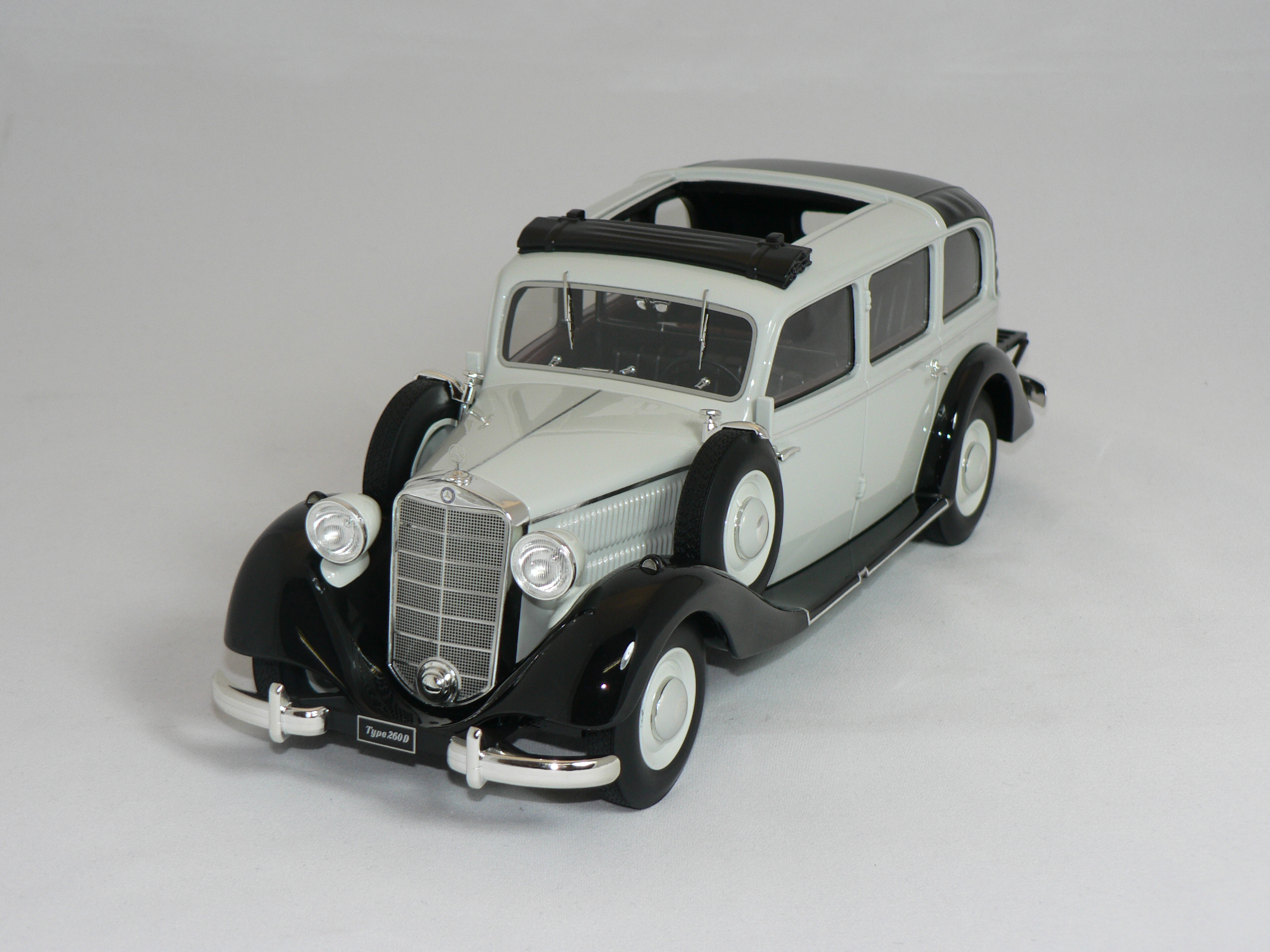 MERCEDES-BENZ  260D Pullman Landaulet  1936  1:18  Triple 9 