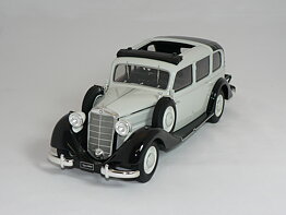 MERCEDES-BENZ  260D Pullman Landaulet  1936  1:18  Triple 9 