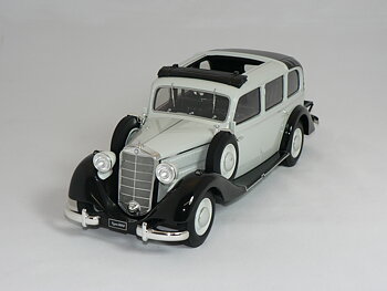 MERCEDES-BENZ  260D Pullman Landaulet  1936  1:18  Triple 9 