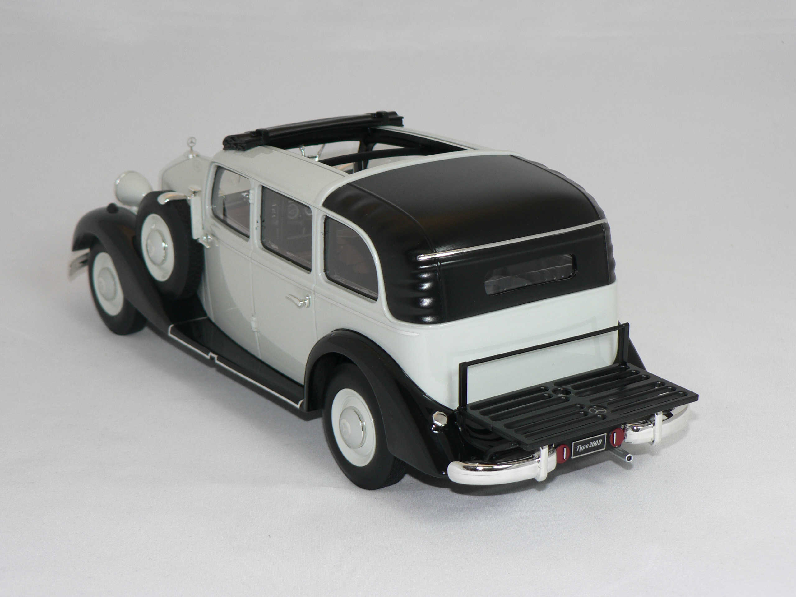 MERCEDES-BENZ  260D Pullman Landaulet  1936  1:18  Triple 9  - 3