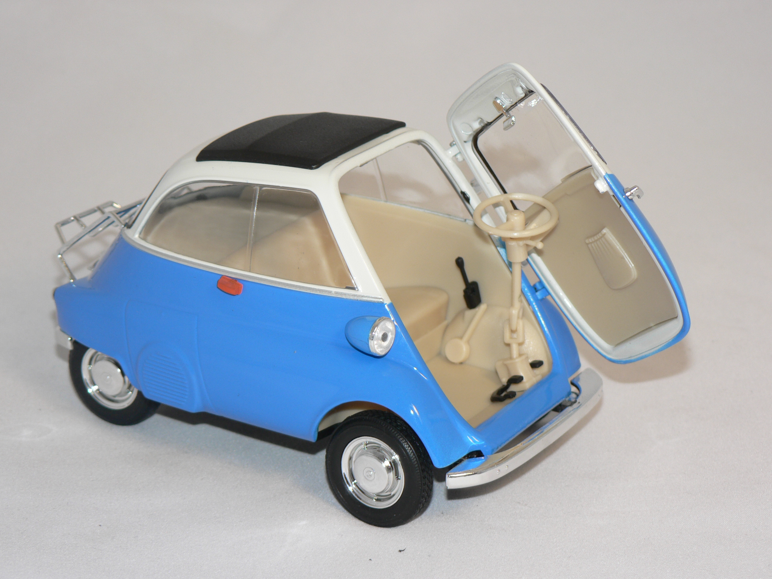 BMW Isetta   Blå/Vit  1:18  Welly - 3