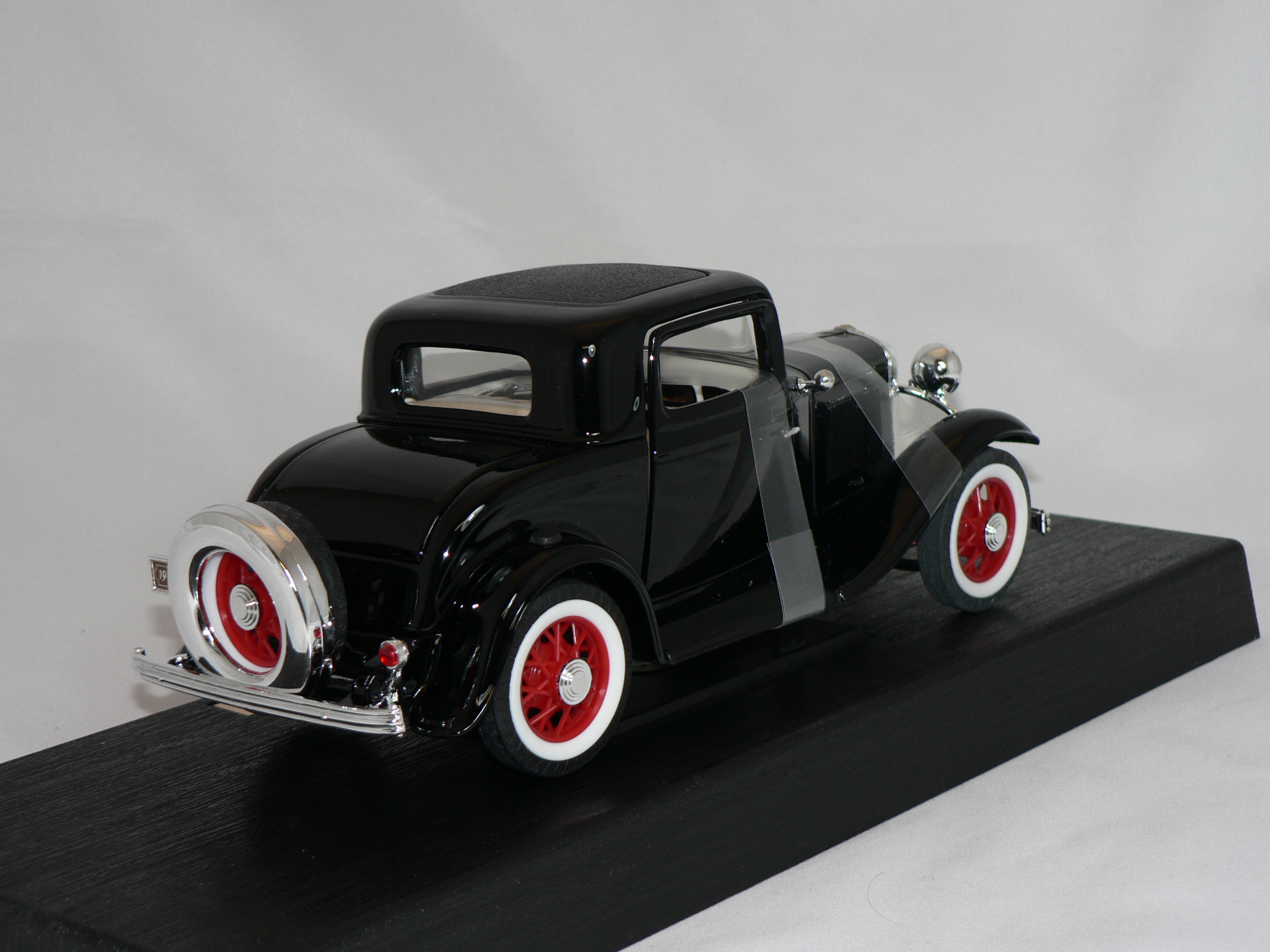 	Ford 3-Window Coupe -1932 - 2