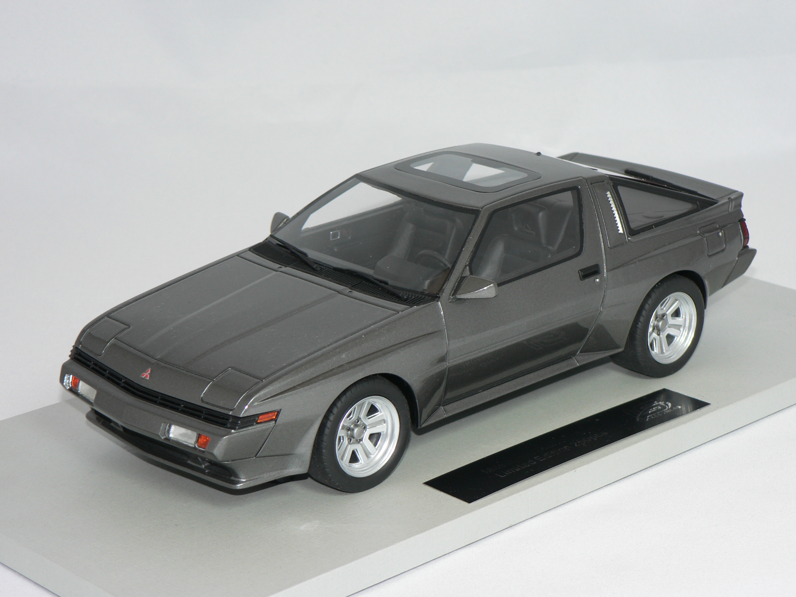 Mitsubishi Starion -1988 (INGET ÖPPNINGSBART) LIMITED EDITION 250PCS  1:18  LS Collectibles