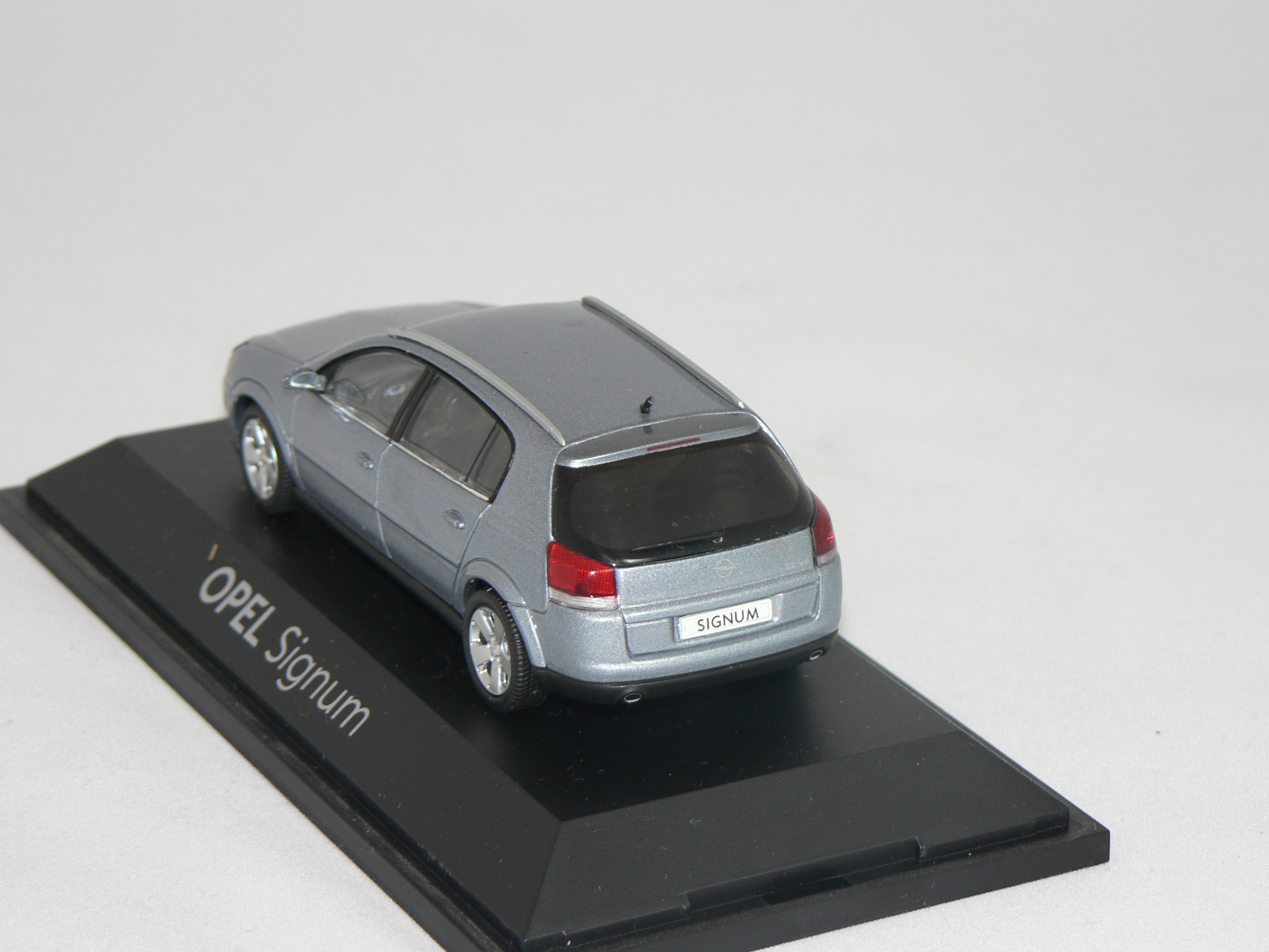 Opel Signum  1:43  Schuco  - 2
