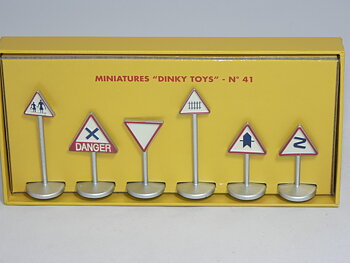 Trafikskyltar (SET MED 6ST)  1:43 Atlas