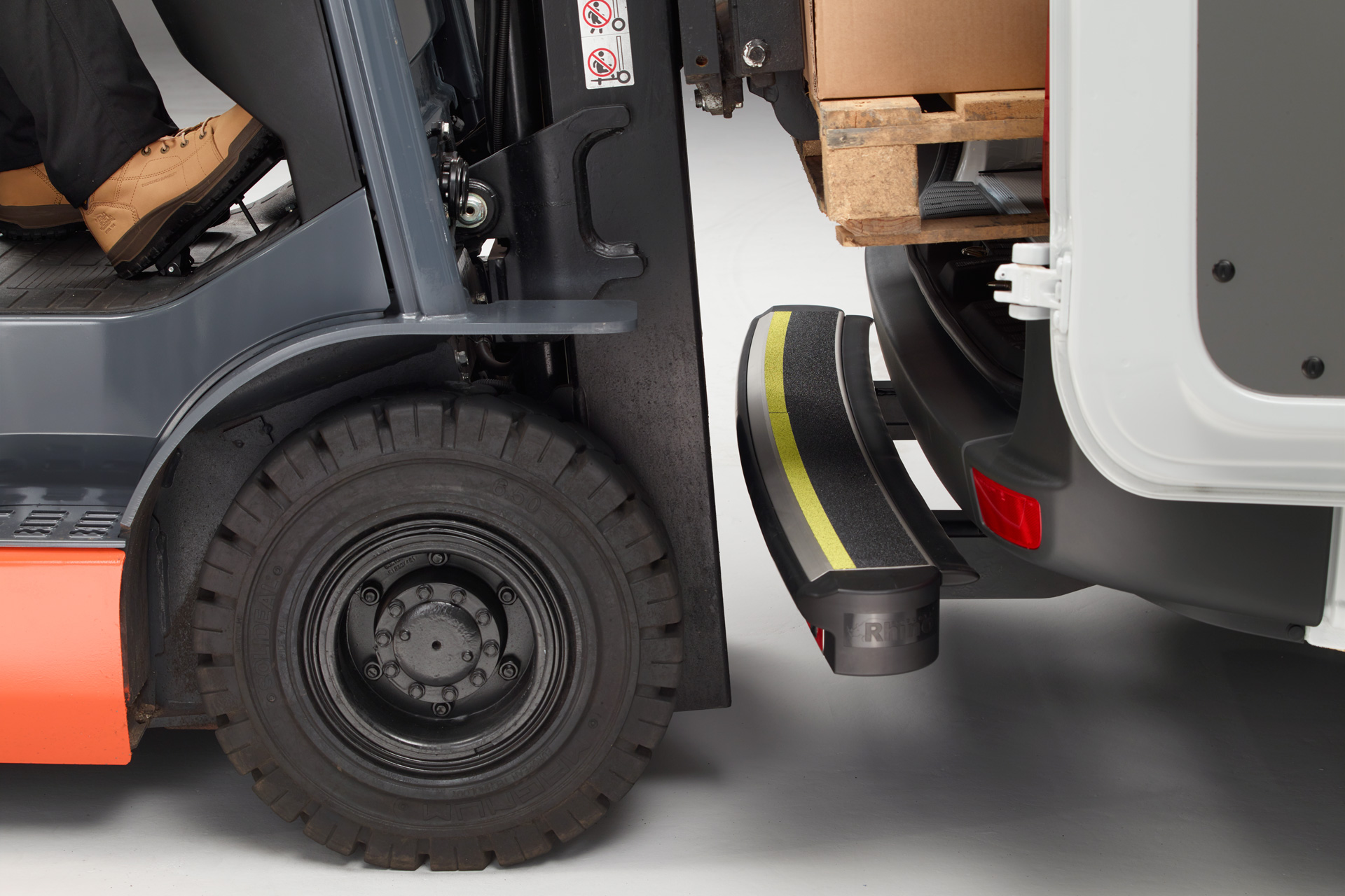 ImpactStep iskunvaimentava takaoven astinlauta Volkswagen Transporter T7 2024- - 7