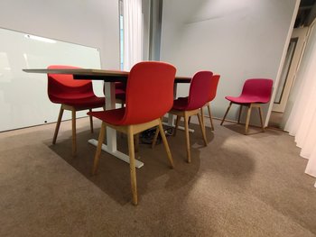 Komplett konferensgrupp med 8st stolar