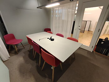 Complete conferentiegroep met 8 stoelen