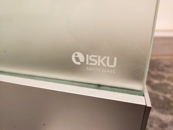 ISKU vloerscherm van glas met wielen