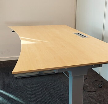 Height-adjustable desk with cable cover - 160 x 80 cm