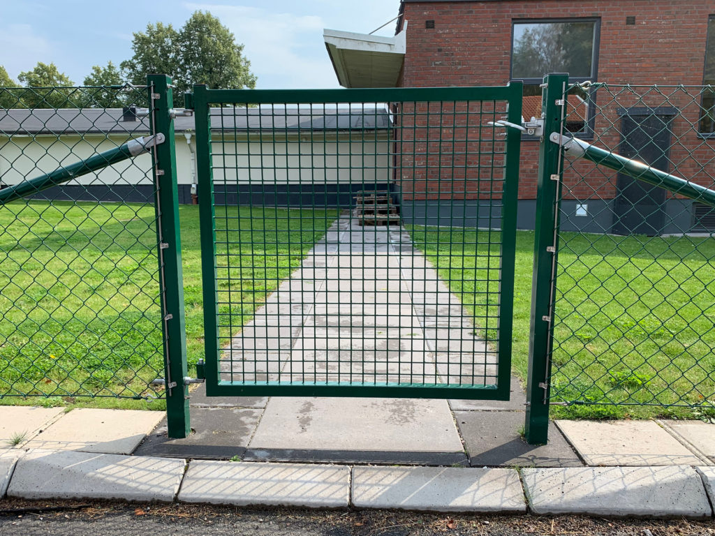 Villa gate Dark green