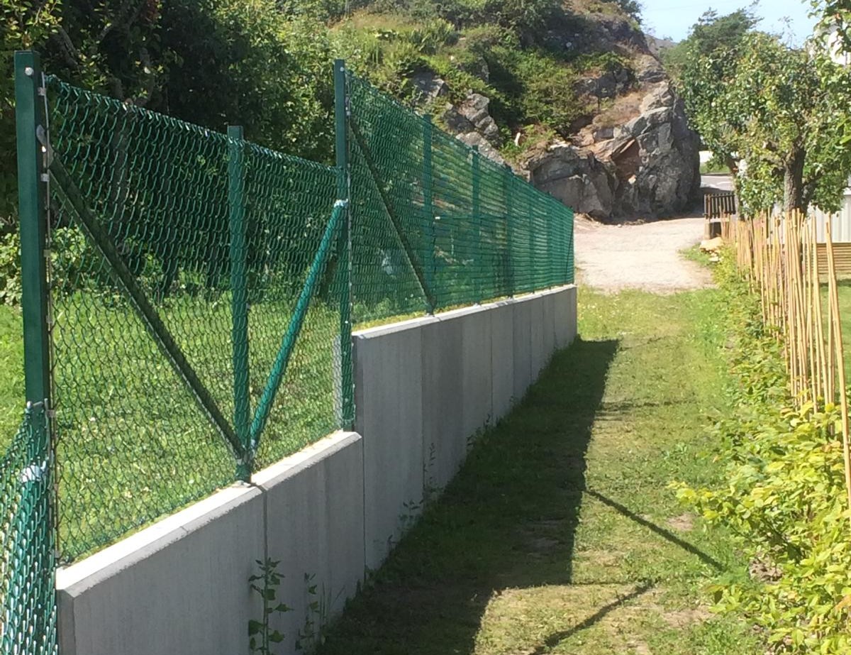 Villa fence