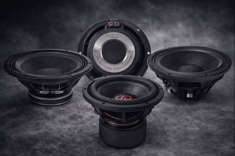 Högtalare Midbasar, middar och diskanter för tydlig midsnärt och maximal närvaro. 