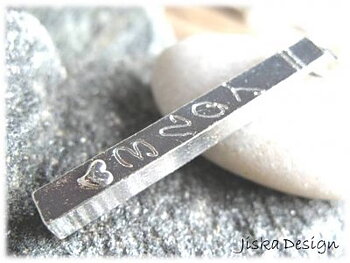 Hänge Stav med text: ''Love'' 49x5mm