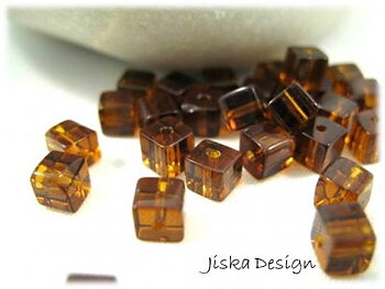 Glaspärlor Kuber Mörk Brun 4mm 30-pack