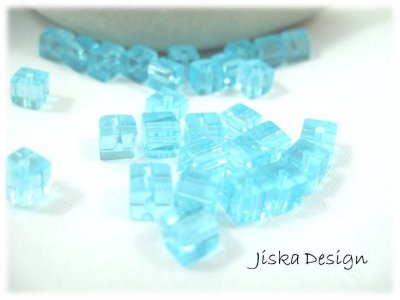 Glaspärlor Kuber Turkos 4mm 30-pack