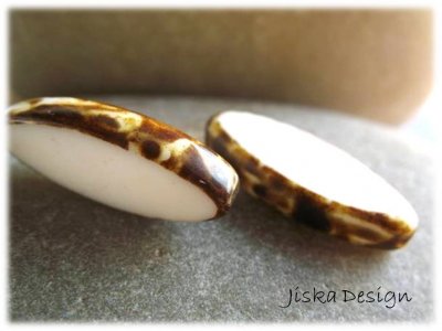 Oval Vit & Brun 20x8mm 10st