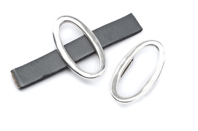 Metalldel till Platt Läder Silverfärg 35x18mm 1st