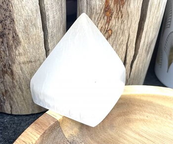 Selenit Pyramid 5cm 1st