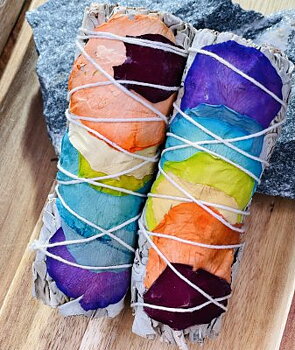 Vit Salvia Chakra med Rosenblad Bunt 10cm 1st