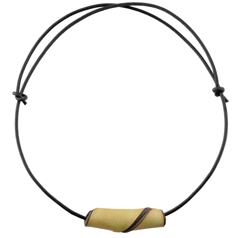 Läderhalsband med  ljusgul pärla