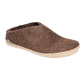 Woolen slippers brown