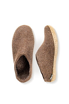 Woolen slippers brown