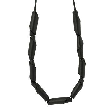 Leather necklace with black pearls