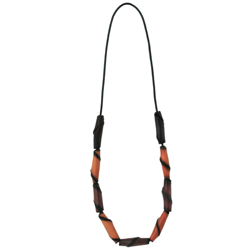 Leather necklace with rost pearls