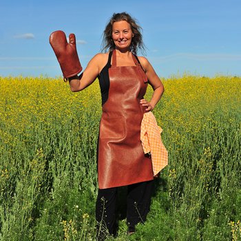 Apron and bbq mitten in leather