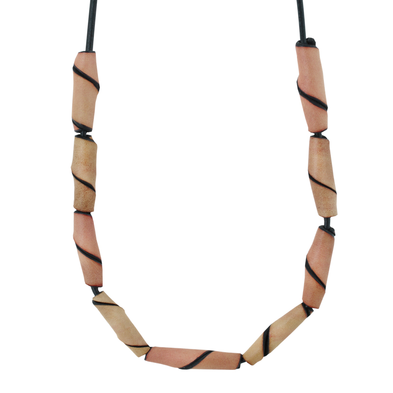 Leather necklace with light pink pearls - 2