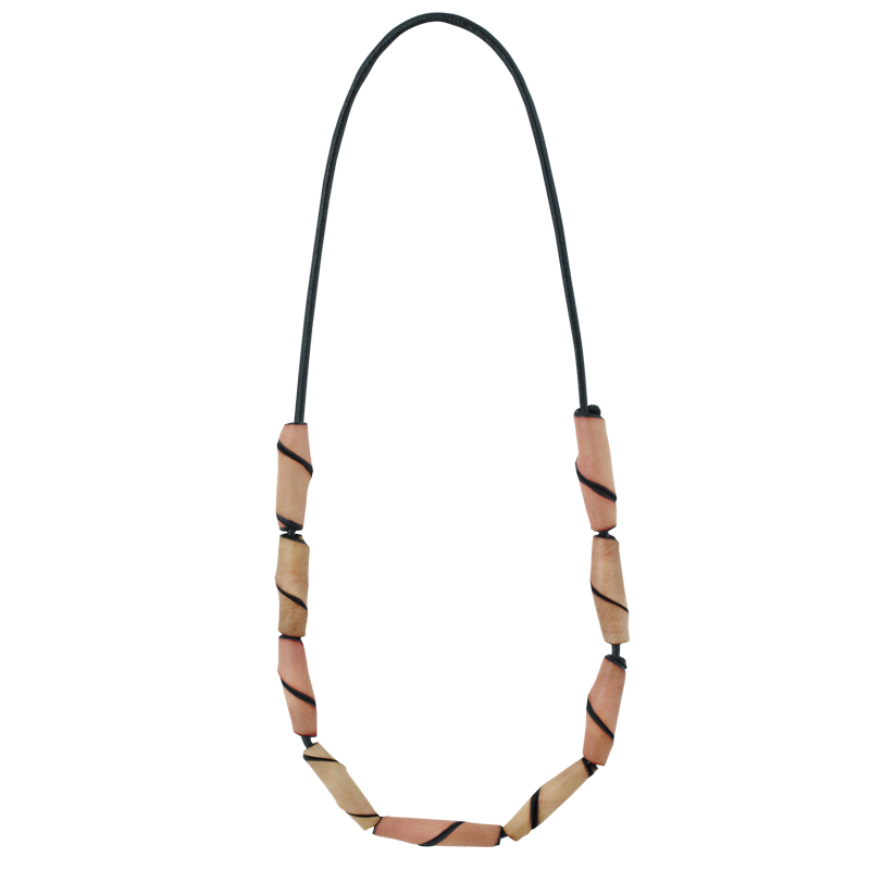 Leather necklace with light pink pearls