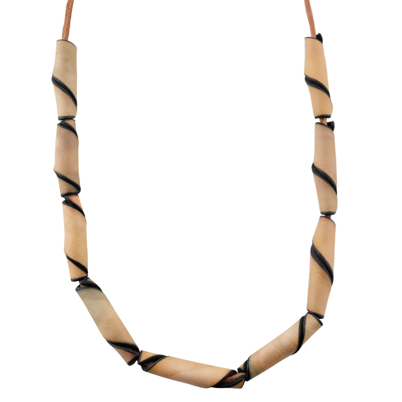 Leather necklace with light pearls - 2