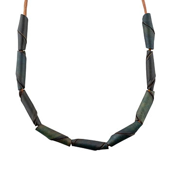 Leather necklace with green mix pearls