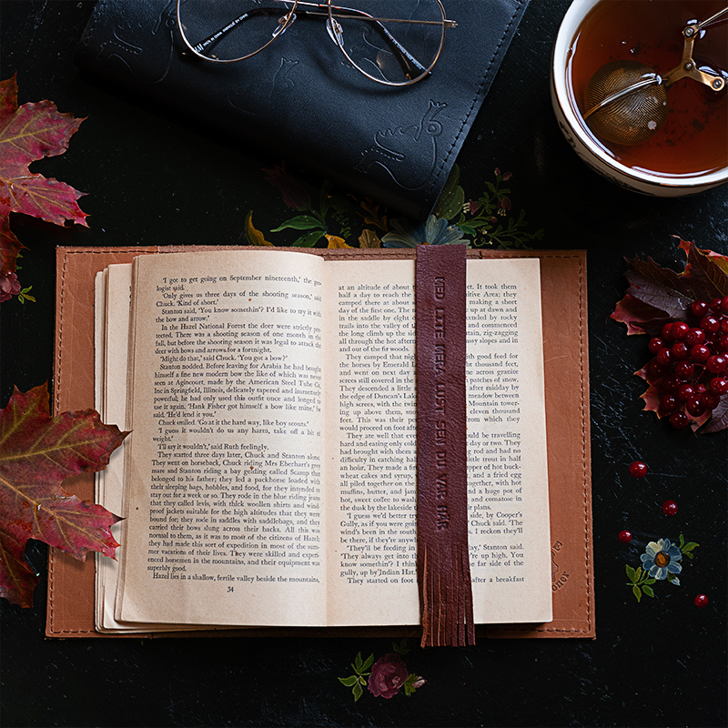 Bookmarks in leather with text - 2