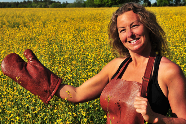 Leather apron with adjustable straps