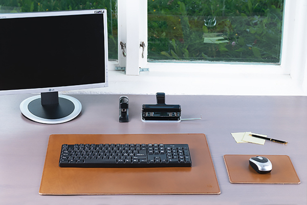 Deskpads in model Diplomat